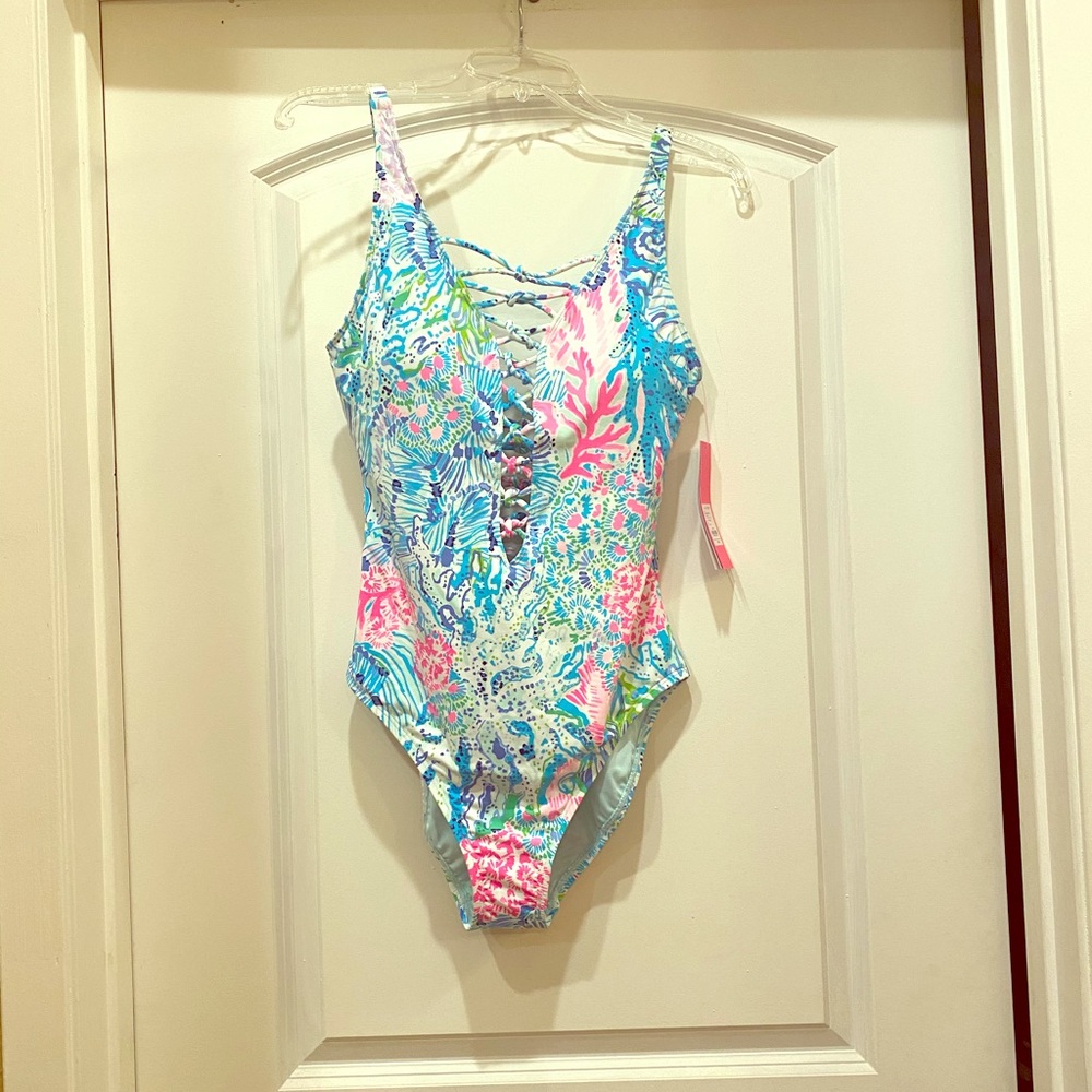 Isle Lattice one Piece